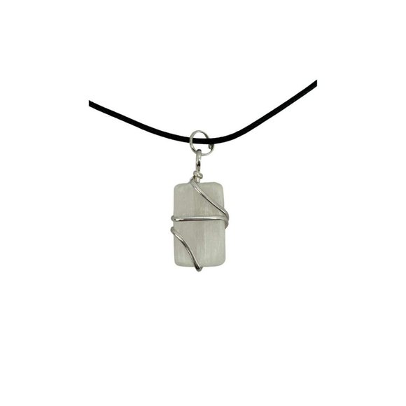 Unbranded | Selenite Crystal Pendant Necklace | White | 4.5cm - Picture 2 of 4